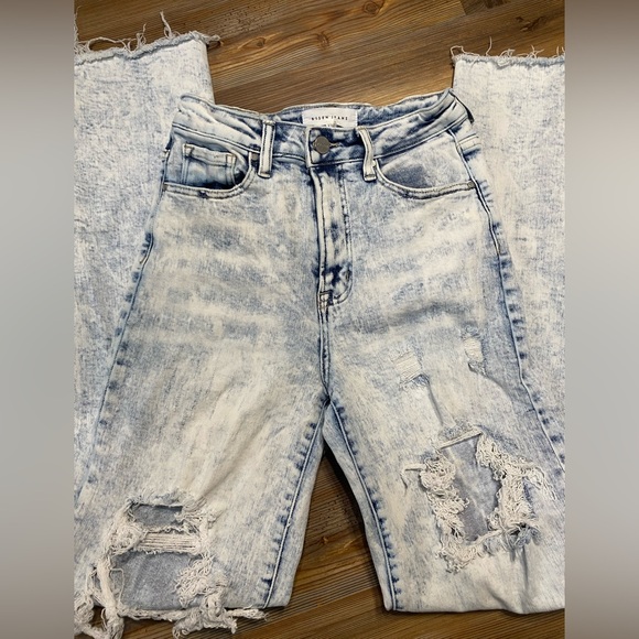 4/$16 Risen Jeans - Picture 5 of 12